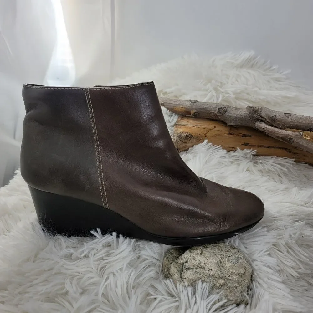 Clarks brown short wedge booties (U) - Picture 7 of 12